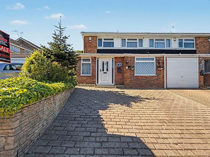 3 Bedroom End Of Terrace House For Sale In Woollett Road, Sittingbourne, Kent, ME10