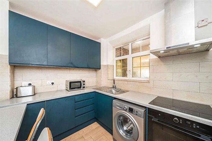 2 Bedroom Flat To Rent In Loughborough Estate, London, SW9