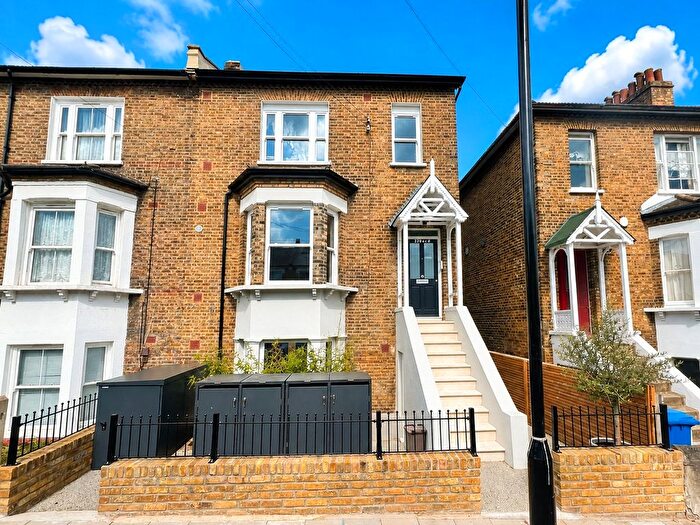 2 Bedroom Flat For Sale In Crystal Palace Road, London, SE22