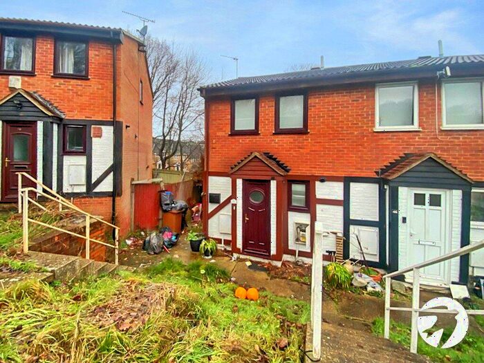 2 Bedroom End Of Terrace House To Rent In Heritage Road, Chatham, Kent, ME5