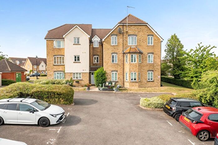 2 Bedroom Flat For Sale In Mercer Close, Larkfield, ME20