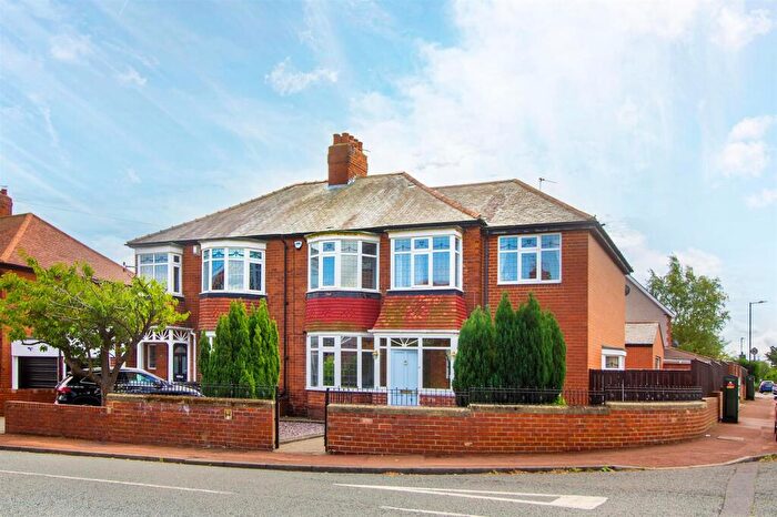 4 Bedroom Semi-Detached House To Rent In Southwood Gardens, Newcastle Upon Tyne, NE3