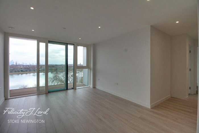 2 Bedroom Apartment For Sale In Newnton Close, London, N4