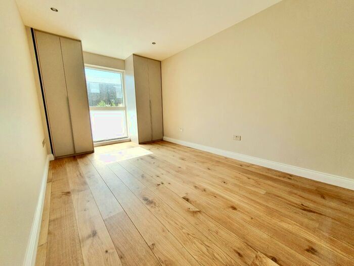 3 Bedroom Flat To Rent In Holloway Road, Islington, N19