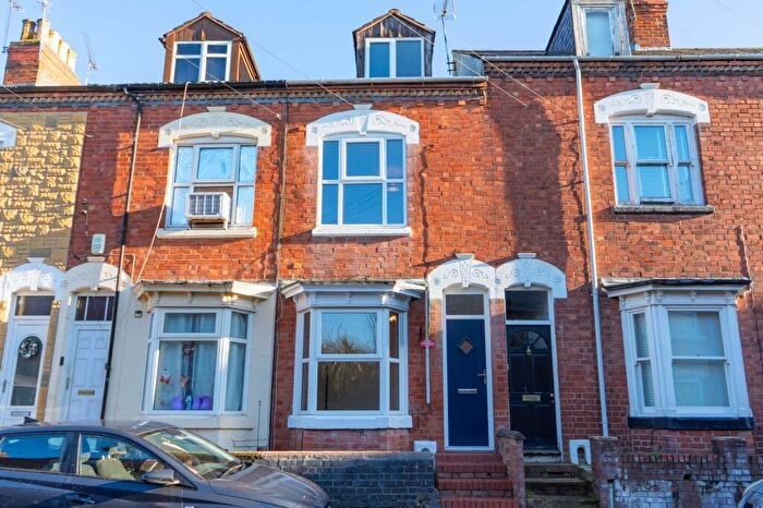 3 Bedroom Terraced House For Sale In Park Avenue, Aylestone, Leicester, LE2