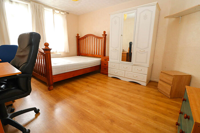 4 Bedroom Semi-Detached House To Rent In Harefield Road, Southampton, SO17