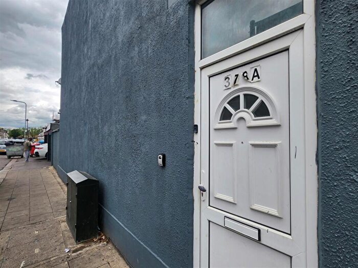 2 Bedroom Flat To Rent In Ilford Lane, Ilford, IG1