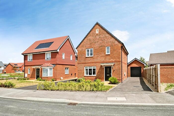3 Bedroom Detached House For Sale In Bodenham Lane, Salisbury, SP2