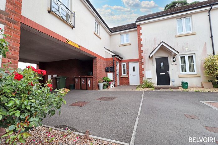 2 Bedroom Flat To Rent In Park Lane, Oakdale, NP12