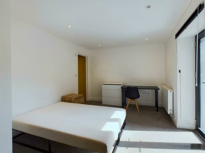 2 Bedroom Flat To Rent In Blackboy Road, Exeter, EX4