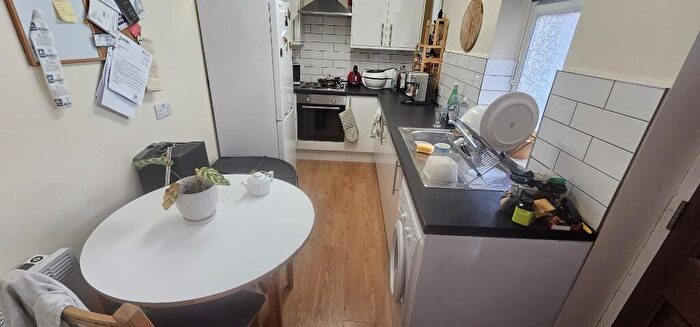 1 Bedroom Flat To Rent In Noster Terrace, Leeds, West Yorkshire, LS11
