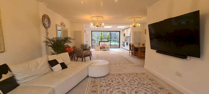 5 Bedroom Semi-Detached House To Rent In Norwich Road, Northwood, HA6