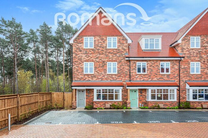 4 Bedroom Semi-Detached House To Rent In Sweet Chestnut Close, Fleet, GU51