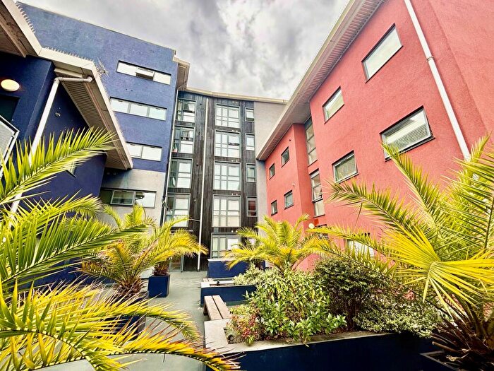 1 Bedroom Flat To Rent In Plaistow Road, Plaistow, London, E13