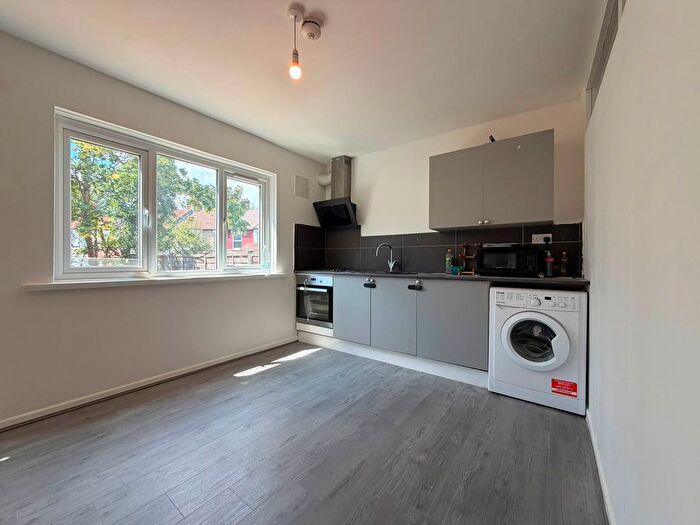 1 Bedroom Flat To Rent In Mansfield Road, Ilford, IG1