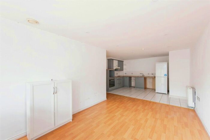 2 Bedroom Flat For Sale In London Road, Kingston Upon Thames, KT2