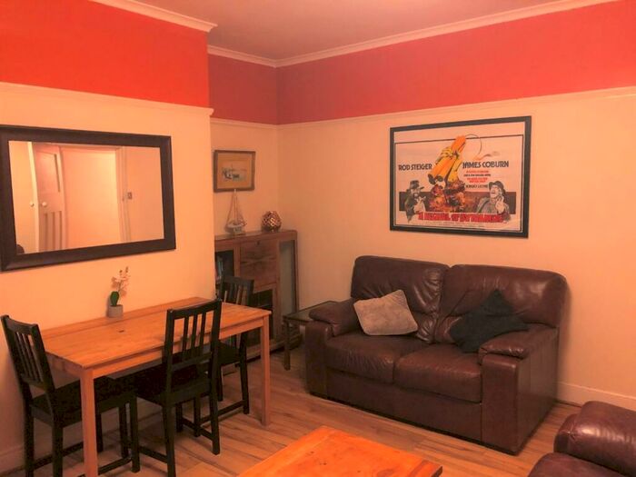 2 Bedroom Flat To Rent In Saltwell Road, Gateshead, NE8