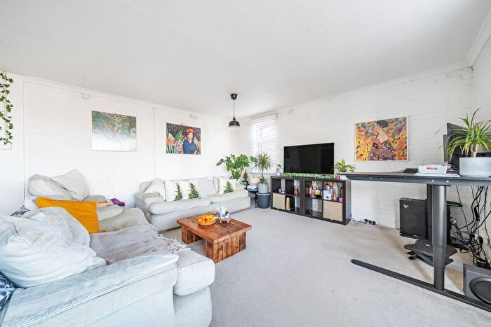 2 Bedroom Flat To Rent In Bolton Road, London, W4