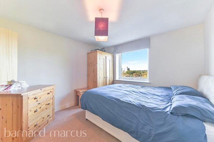 2 Bedroom Flat To Rent In Cline Road, N11