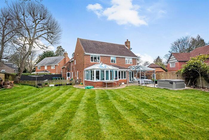 5 Bedroom Detached House For Sale In The Cedars, Fareham, PO16