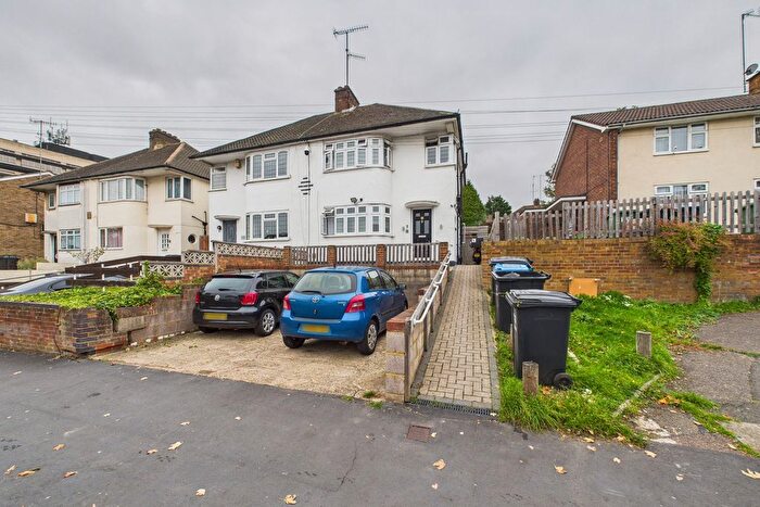6 Bedroom Semi-detached House For Sale In Lawn Lane, Hemel Hempstead, HP3