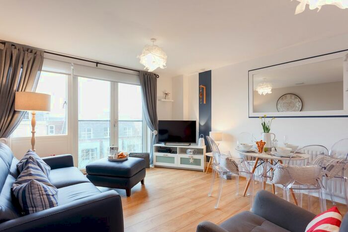 2 Bedroom Flat To Rent In High Street, Poole, BH15