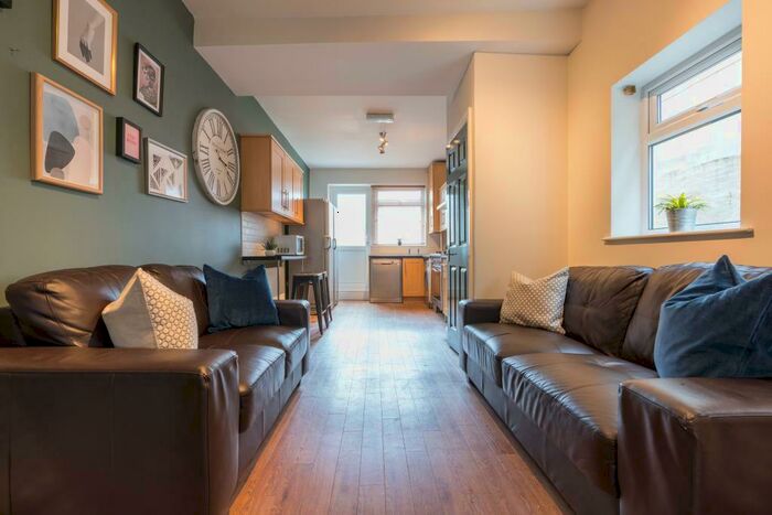 7 Bedroom Terraced House To Rent In Fawcett Road, Portsmouth, PO4