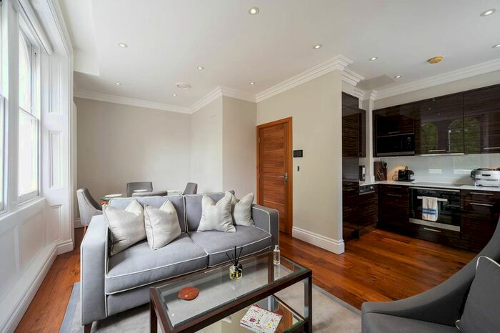 2 Bedroom Flat For Sale In Kensington Gardens Square, Bayswater, London, W2