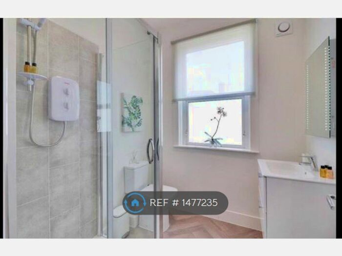 2 Bedroom Flat To Rent In Frant Road, Tunbridge Wells, TN2