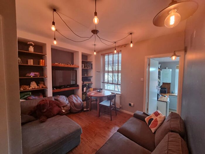 2 Bedroom Flat To Rent In Bournemouth Road, BH14