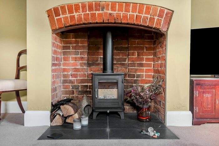 1 Bedroom Cottage To Rent In Marlow Road, Bisham, Marlow, SL7