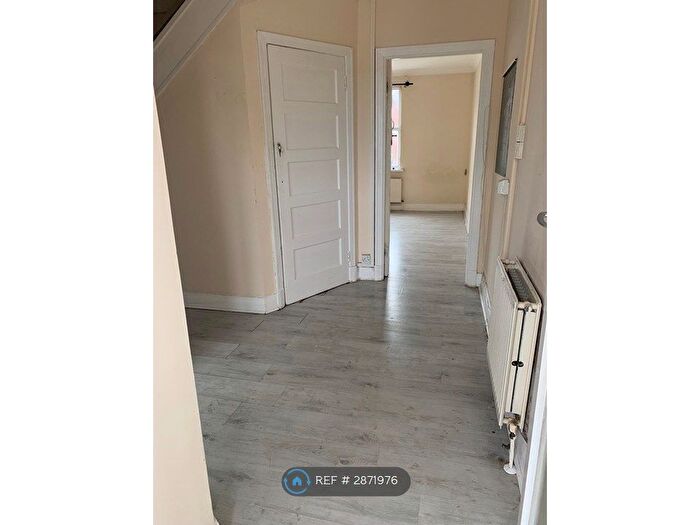 2 Bedroom Flat To Rent In Romford, Romford, RM5