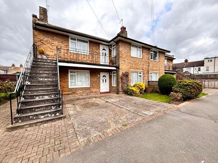 3 Bedroom Apartment To Rent In Swanage Road, Southend-on-Sea, Essex, SS2