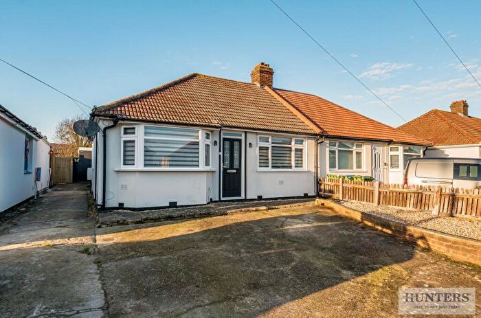 2 Bedroom Semi-Detached Bungalow For Sale In King Harolds Way, Bexleyheath, DA7