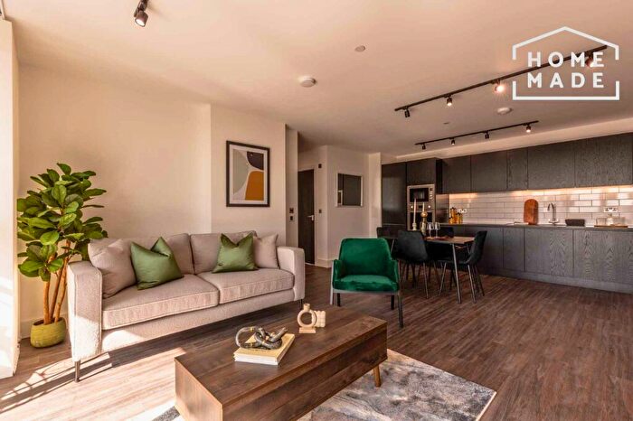 3 Bedroom Flat To Rent In Scrubs Lane, London, NW10