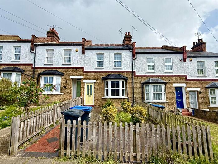 2 Bedroom Terraced House To Rent In Avenue Road, London, N14