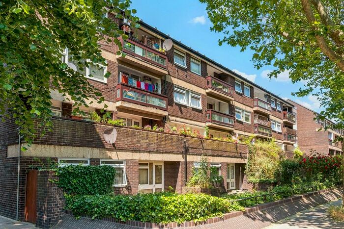 3 Bedroom Flat To Rent In Dighton Court, John Ruskin Street, London, SE5