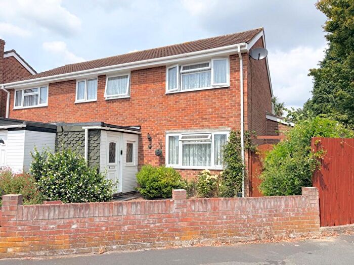 3 Bedroom Semi-Detached House For Sale In Nelson Close, Holbury, Southampton, Hampshire, SO45