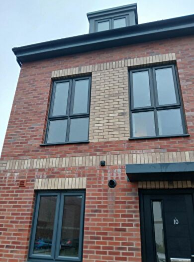 4 Bedroom Semi-Detached House To Rent In Whinbush Drive, Grantham, Lincolnshire, NG31
