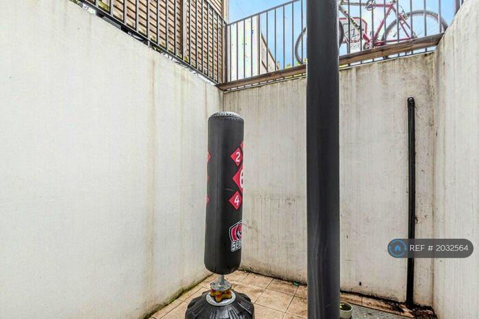 7 Bedroom End Of Terrace House To Rent In Campdale Road, London, N7