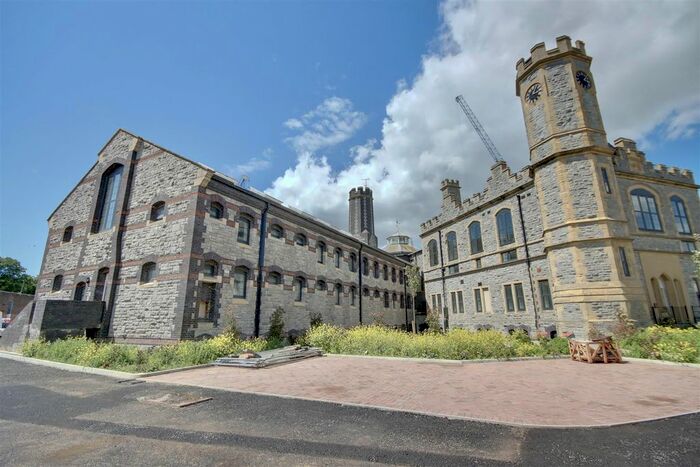 2 Bedroom Flat To Rent In Radial House, Governors Walk, Portsmouth, PO3