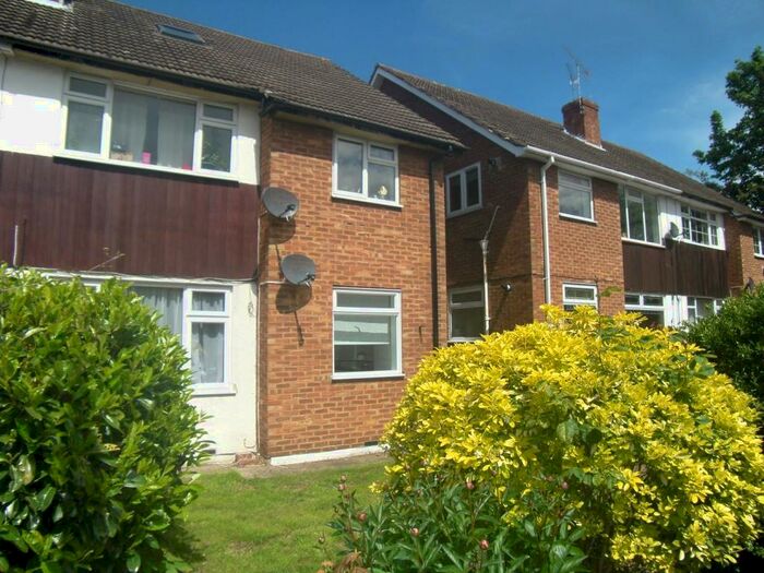 2 Bedroom Maisonette To Rent In Kings Grove Romford Essex, RM1