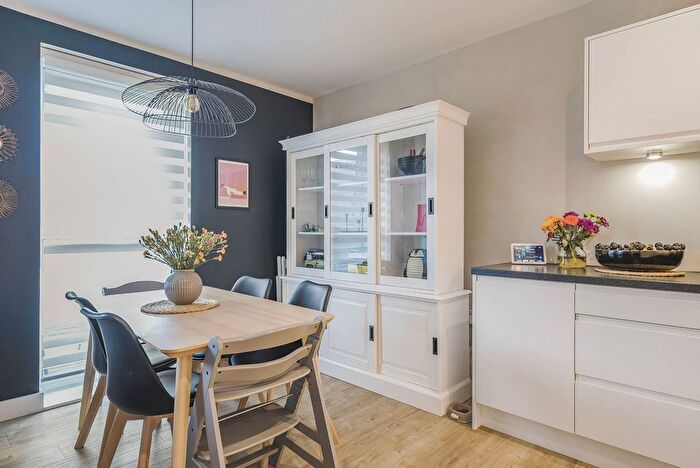 2 Bedroom Flat To Rent In Apple Yard, Anerley, London, SE20