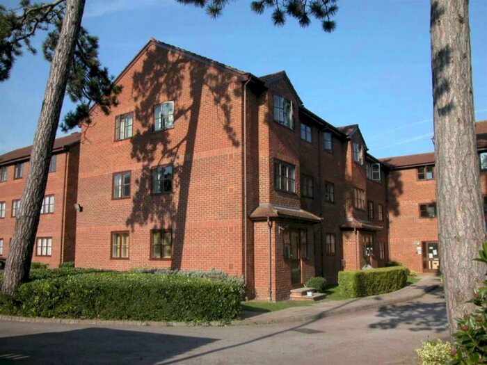 2 Bedroom Flat To Rent In Old Mill Gardens, Berkhamsted, HP4