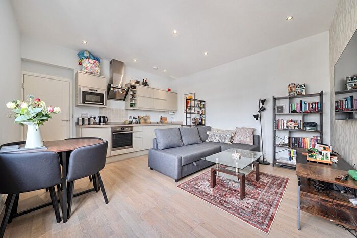 1 Bedroom Flat For Sale In St. Johns Hill, Sevenoaks, Kent, TN13