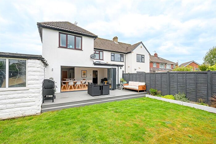4 Bedroom Semi-Detached House For Sale In Lynwood Avenue, Copmanthorpe, York, YO23