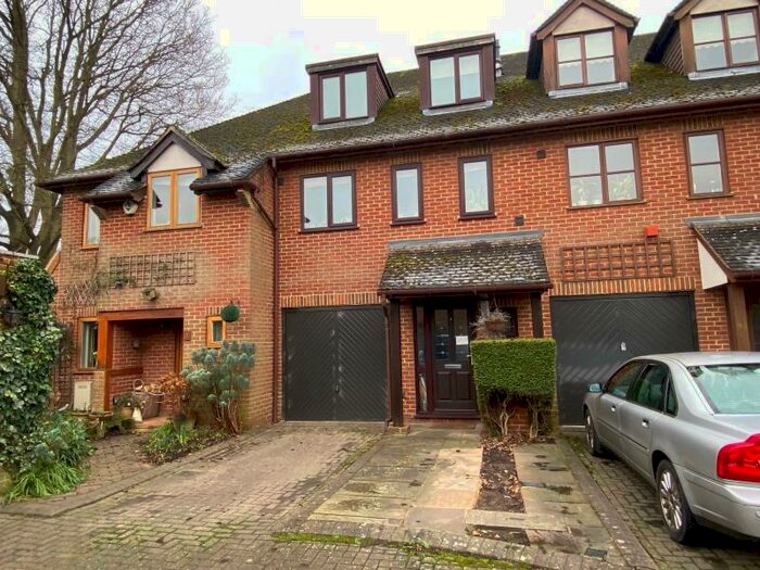 4 Bedroom Terraced House To Rent In Woking, GU22
