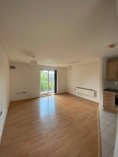 2 Bedroom Flat To Rent In Grosvenor Road, London, W4