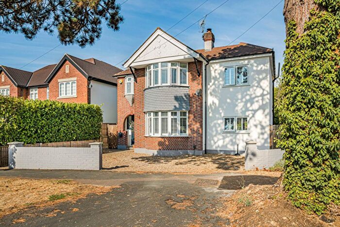 4 Bedroom Detached House For Sale In Squires Bridge Road, Shepperton, TW17