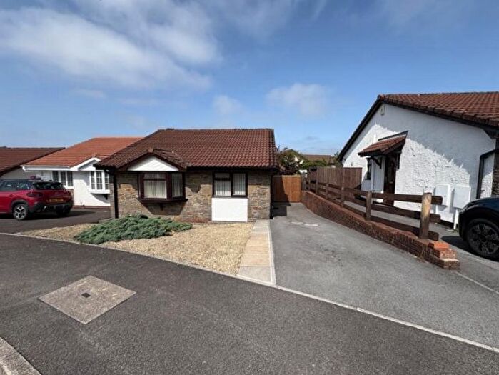 2 Bedroom Bungalow To Rent In Ffordd Llyffant, Birchgrove, SA7